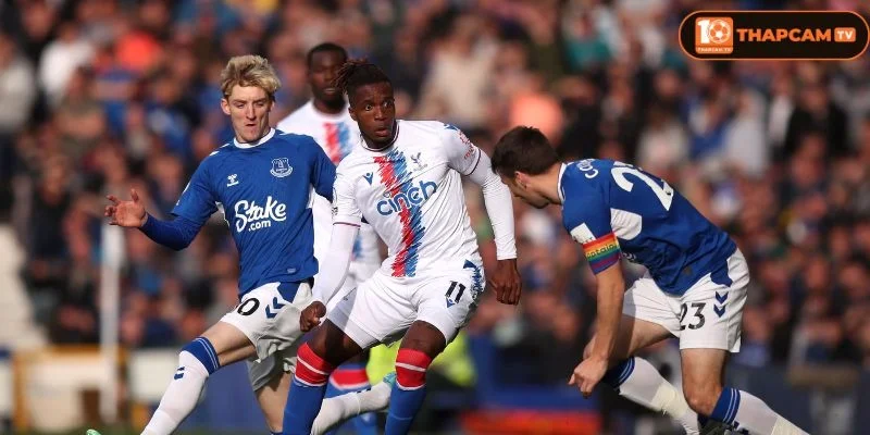 Everton có quá nhiều lợi thế ngay trong trận đầu ra quân.